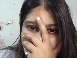 ZubiaKhan's Latina live cam shows Profile Image